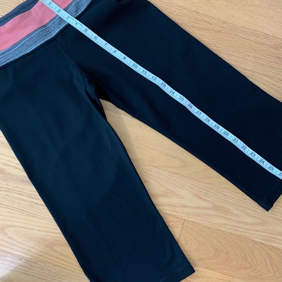 Lululemon Reversible Crop Pants - Picture 7 of 11
